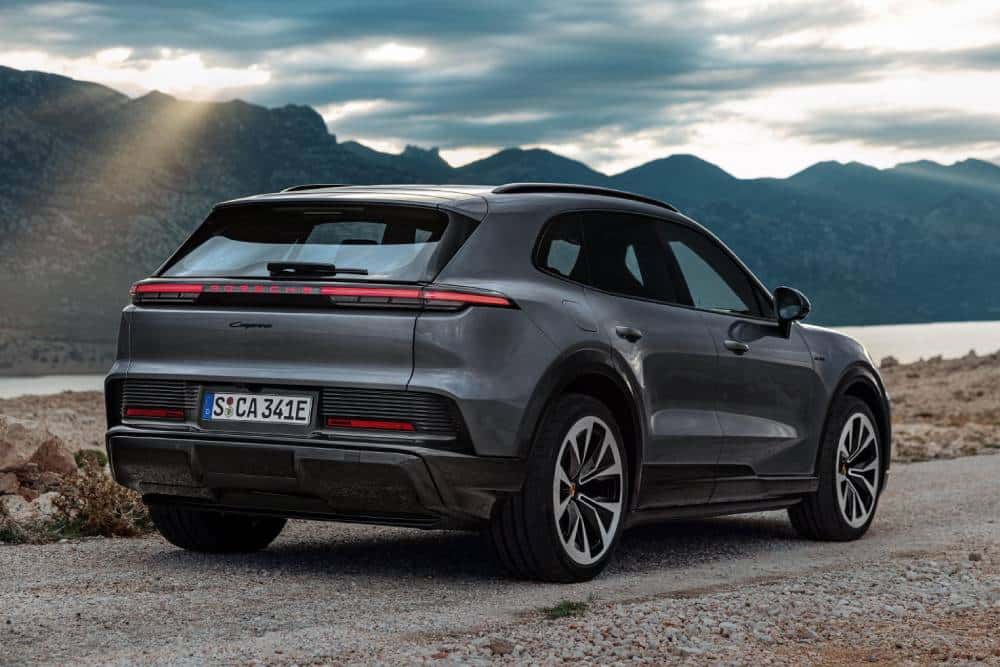 https://cdn.autogreeknews.gr/wp-content/uploads/2025/11/2026-porsche-cayenne-electric-8-1.jpg
