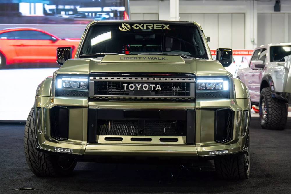 https://cdn.autogreeknews.gr/wp-content/uploads/2025/11/Alpharex-X-Liberty-Walk-Land-Cruiser-SEMA-3-2048x1-1.jpg