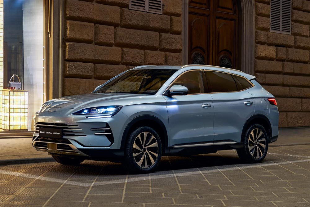 https://cdn.autogreeknews.gr/wp-content/uploads/2025/11/BYD-SEAL-U-DM-i-6.jpg