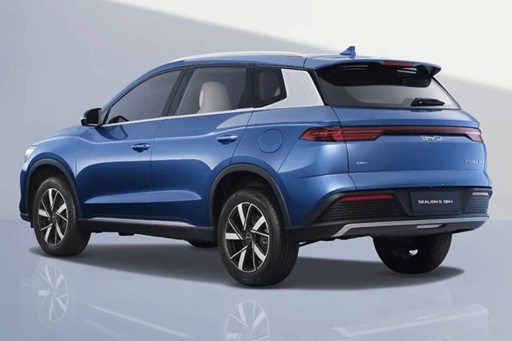https://cdn.autogreeknews.gr/wp-content/uploads/2025/11/BYD20Sealion20520DM-i20-3.jpg