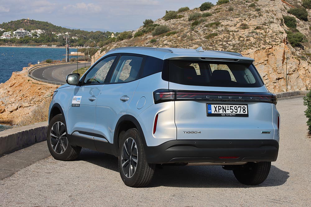 https://cdn.autogreeknews.gr/wp-content/uploads/2025/11/Chery-Tiggo-4-1.5-Hybrid-204-PS-11.jpg