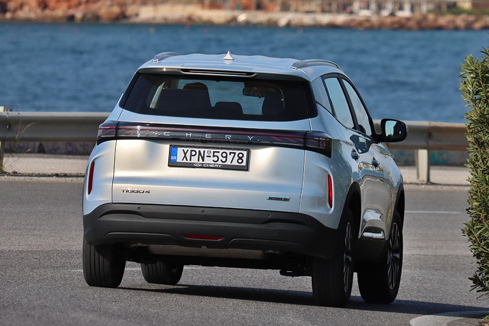 https://cdn.autogreeknews.gr/wp-content/uploads/2025/11/Chery-Tiggo-4-1.5-Hybrid-204-PS-12.jpg