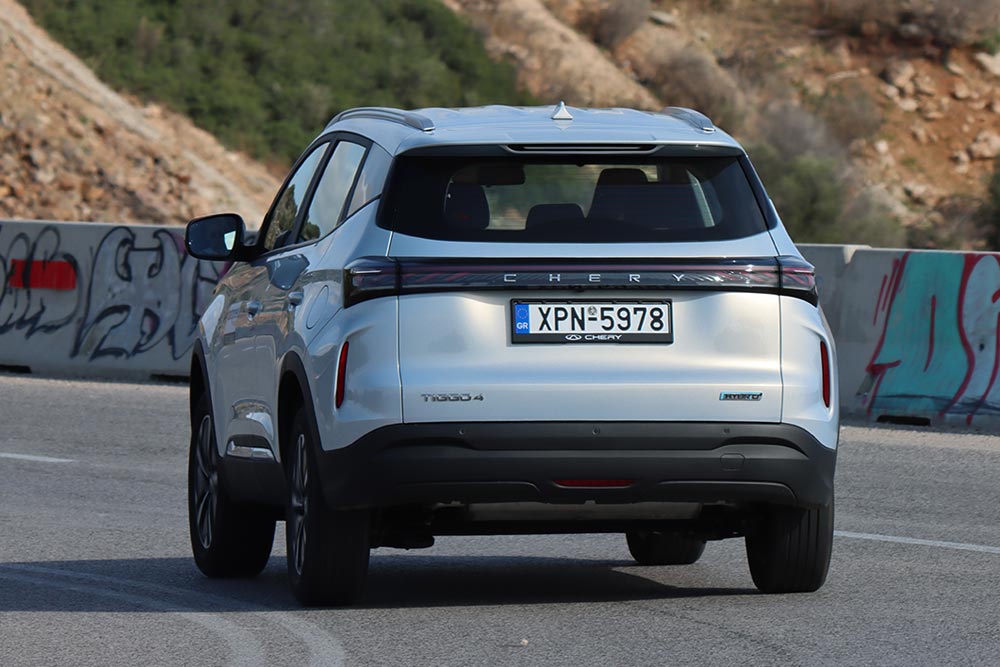 https://cdn.autogreeknews.gr/wp-content/uploads/2025/11/Chery-Tiggo-4-1.5-Hybrid-204-PS-14.jpg