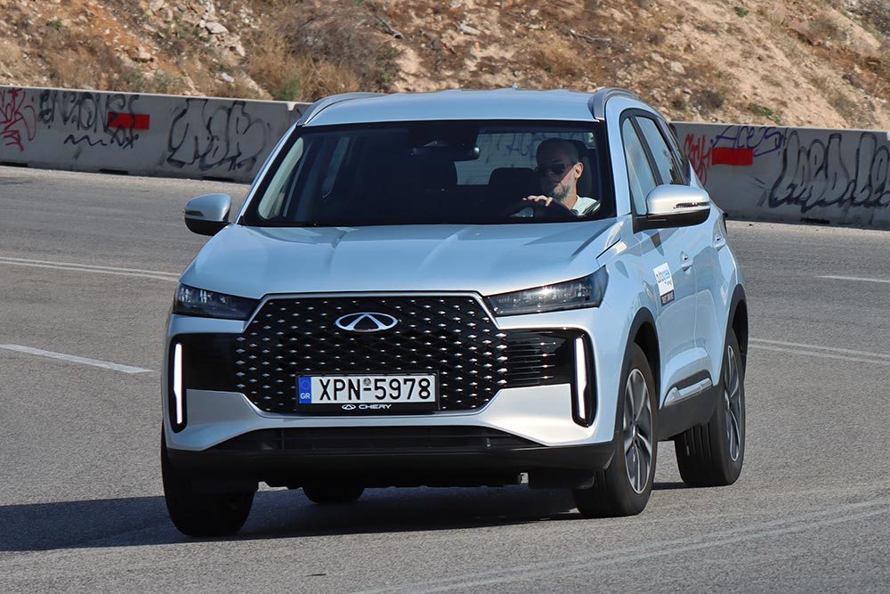 https://cdn.autogreeknews.gr/wp-content/uploads/2025/11/Chery-Tiggo-4-1.5-Hybrid-204-PS-15.jpg
