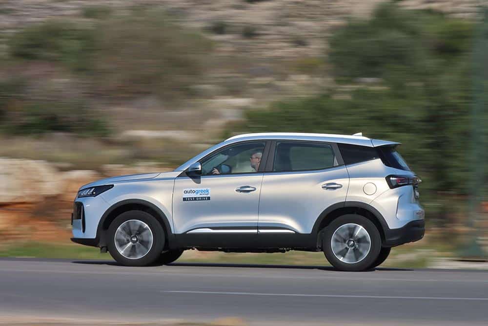 https://cdn.autogreeknews.gr/wp-content/uploads/2025/11/Chery-Tiggo-4-1.5-Hybrid-204-PS-17.jpg