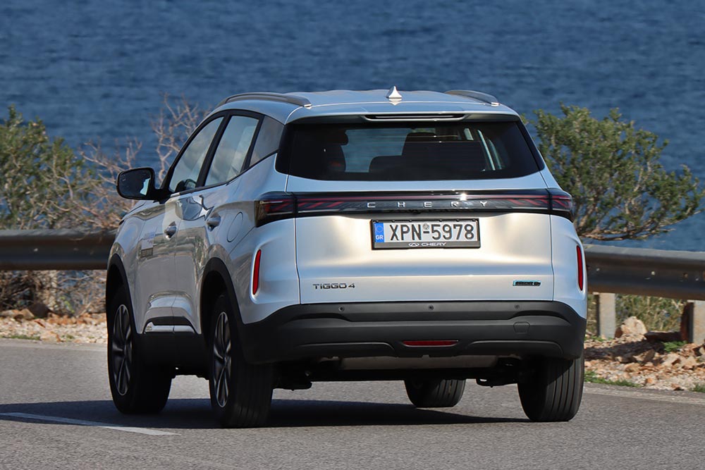 https://cdn.autogreeknews.gr/wp-content/uploads/2025/11/Chery-Tiggo-4-1.5-Hybrid-204-PS-18.jpg