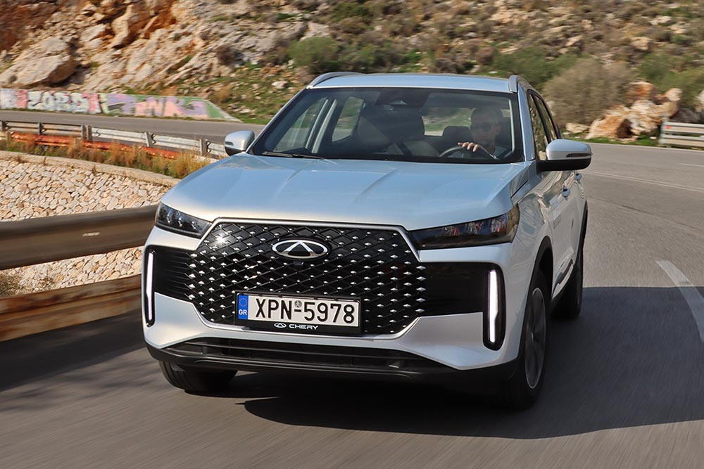 https://cdn.autogreeknews.gr/wp-content/uploads/2025/11/Chery-Tiggo-4-1.5-Hybrid-204-PS-4.jpg
