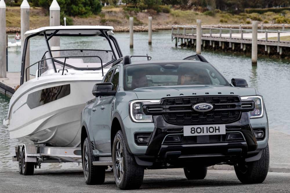 https://cdn.autogreeknews.gr/wp-content/uploads/2025/11/FORD-RANGER-PHEV_01-1.jpg