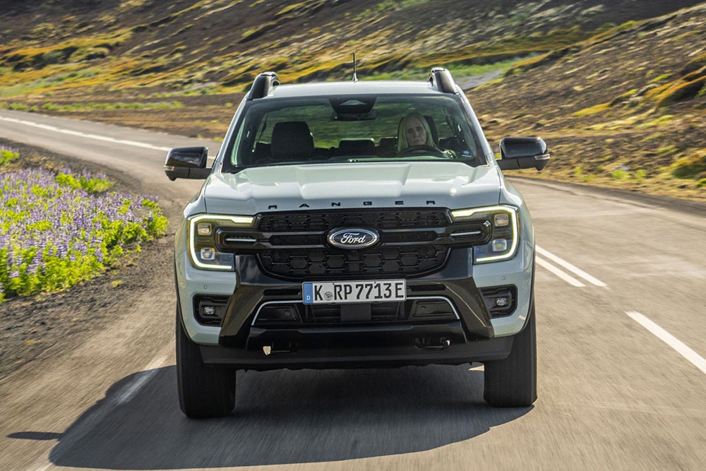 https://cdn.autogreeknews.gr/wp-content/uploads/2025/11/FORD-RANGER-PHEV_02.jpg