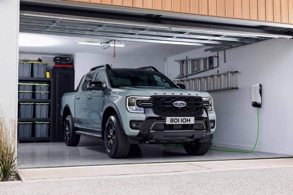 https://cdn.autogreeknews.gr/wp-content/uploads/2025/11/FORD-RANGER-PHEV_04-1.jpg