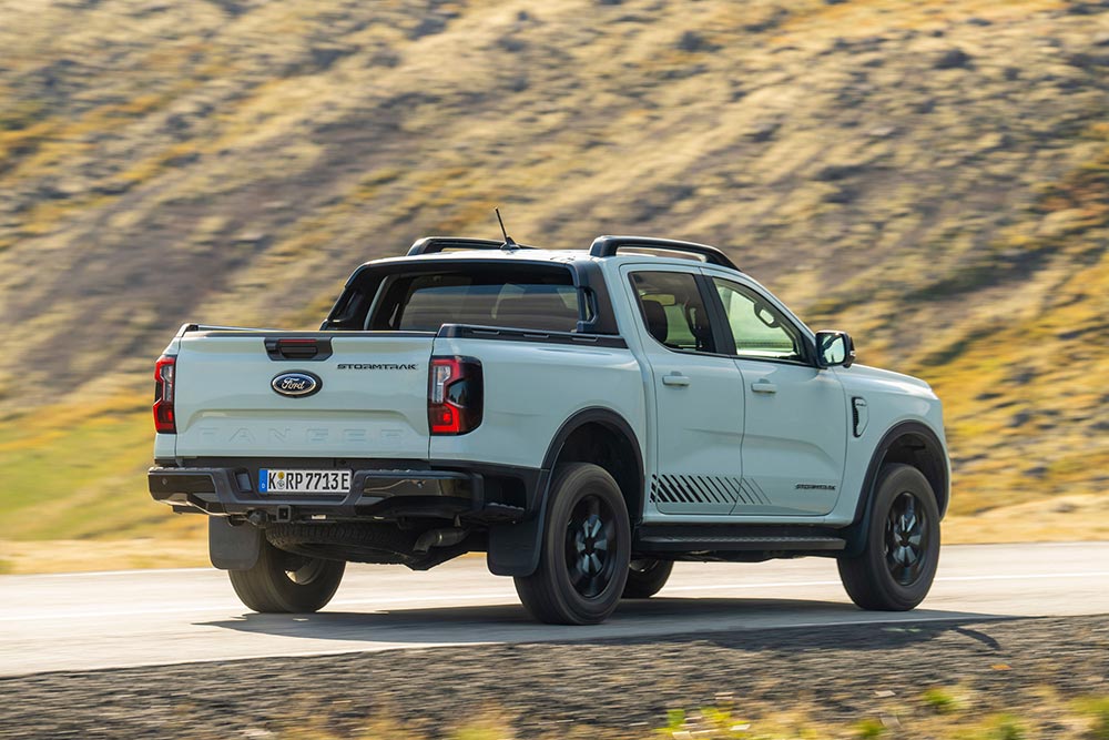 https://cdn.autogreeknews.gr/wp-content/uploads/2025/11/FORD-RANGER-PHEV_04.jpg