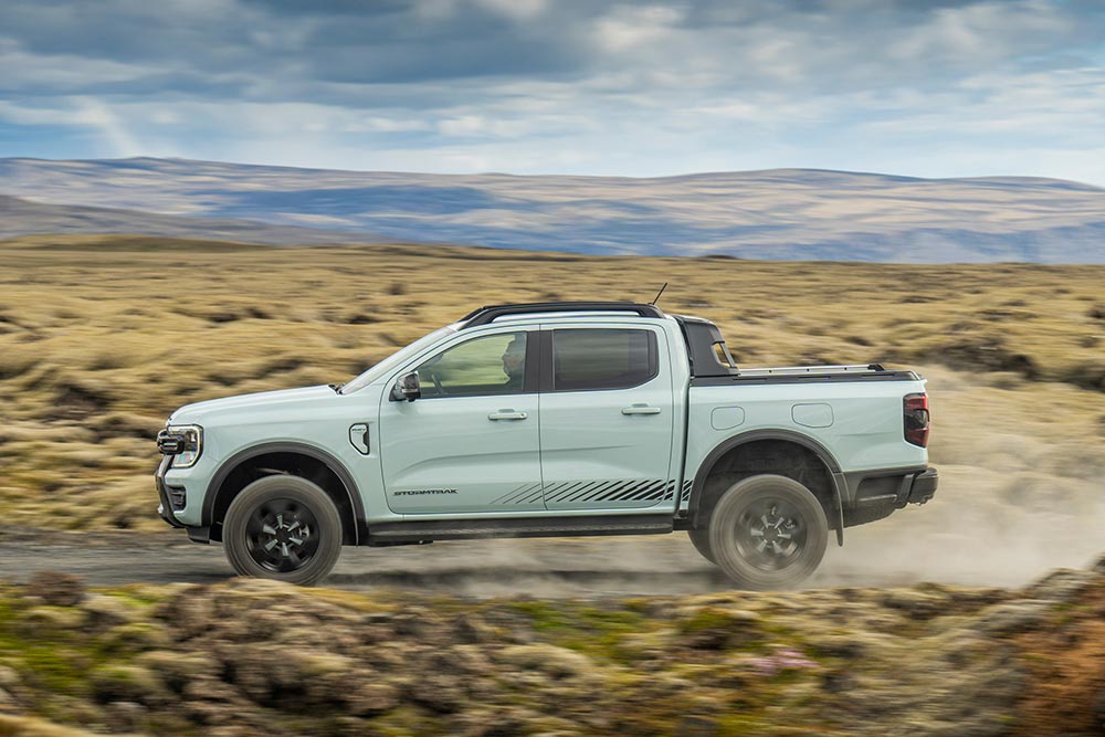 https://cdn.autogreeknews.gr/wp-content/uploads/2025/11/FORD-RANGER-PHEV_05.jpg