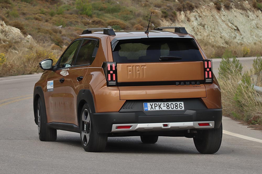 https://cdn.autogreeknews.gr/wp-content/uploads/2025/11/Fiat-Grande-Panda-2025-17.jpg