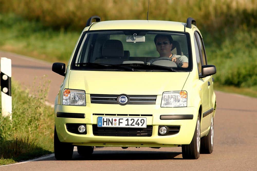 https://cdn.autogreeknews.gr/wp-content/uploads/2025/11/Fiat-Panda-2003-3.jpg