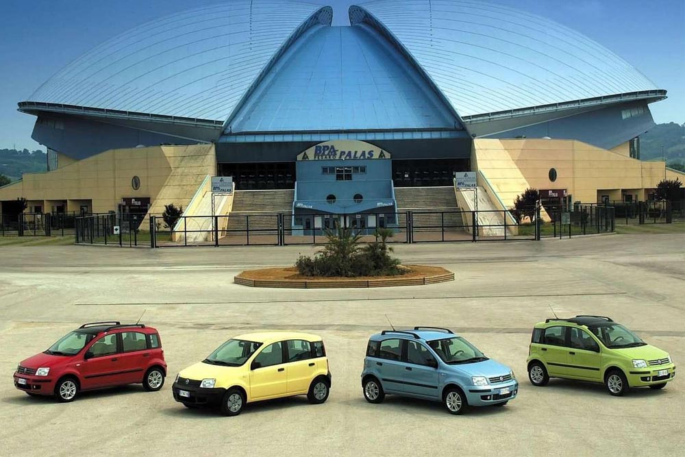 https://cdn.autogreeknews.gr/wp-content/uploads/2025/11/Fiat-Panda-2003.jpg