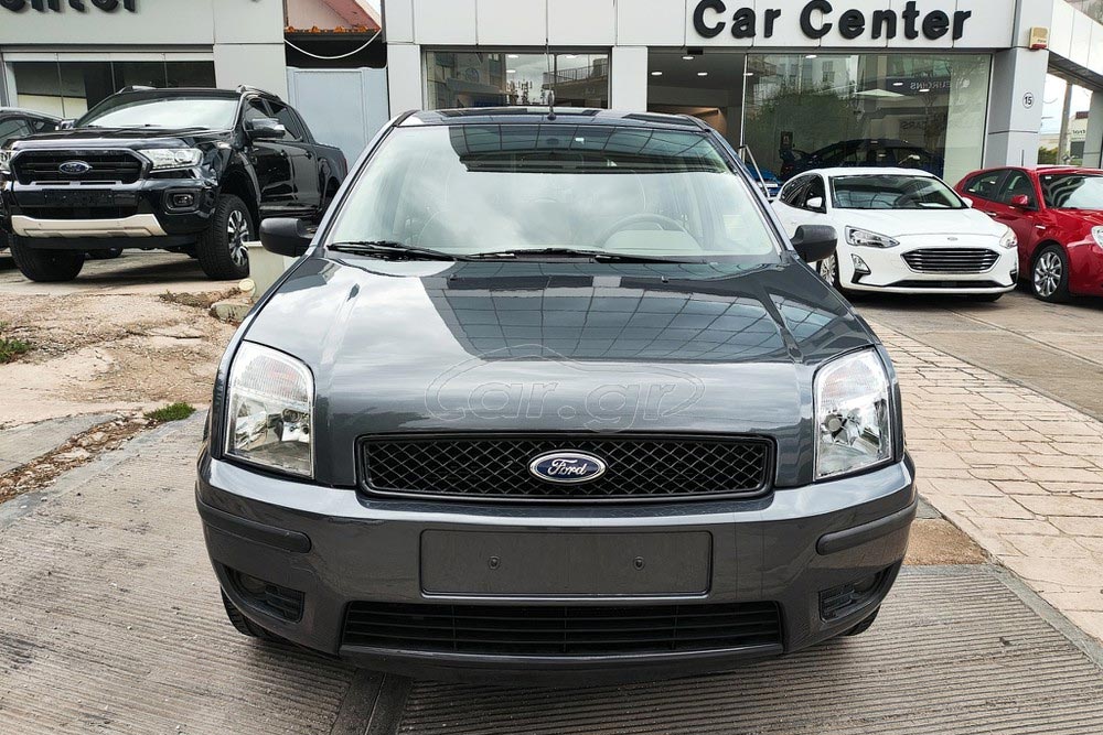 https://cdn.autogreeknews.gr/wp-content/uploads/2025/11/Ford-Fusion-2004-2.jpg