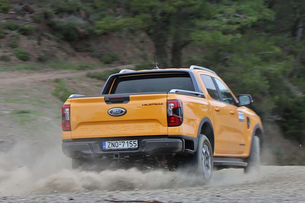 https://cdn.autogreeknews.gr/wp-content/uploads/2025/11/Ford-Ranger-PHEV-3.jpg