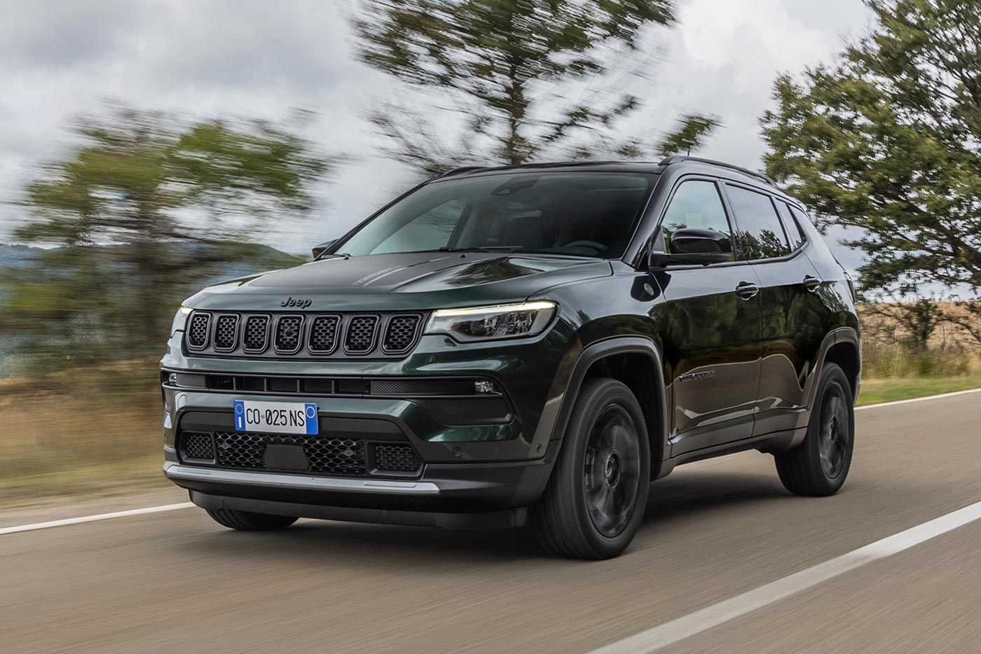 https://cdn.autogreeknews.gr/wp-content/uploads/2025/11/Jeep-Compass-North-Star-2.jpg