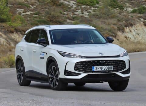 SUVάρα σε σούπερ τιμή το νέο MG HS PHEV 272 PS