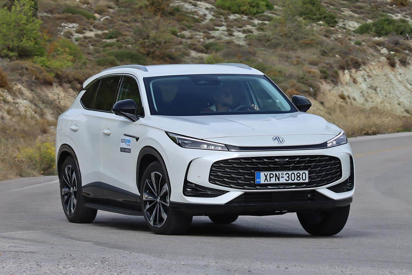 https://cdn.autogreeknews.gr/wp-content/uploads/2025/11/MG-HS-PHEV-34.jpg