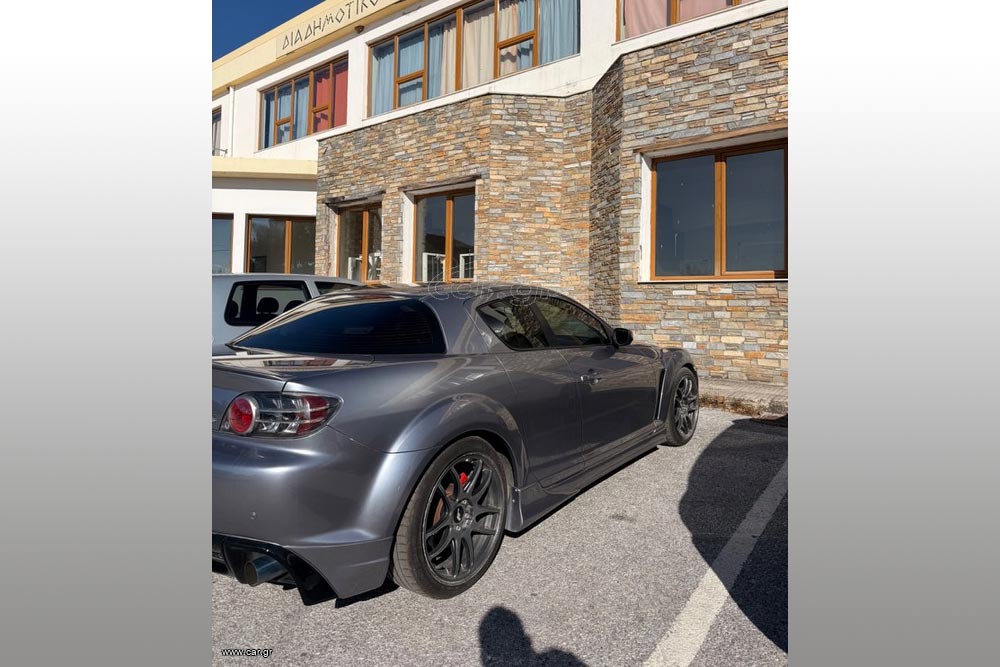 https://cdn.autogreeknews.gr/wp-content/uploads/2025/11/Mazda-RX-8-2004-2.jpg