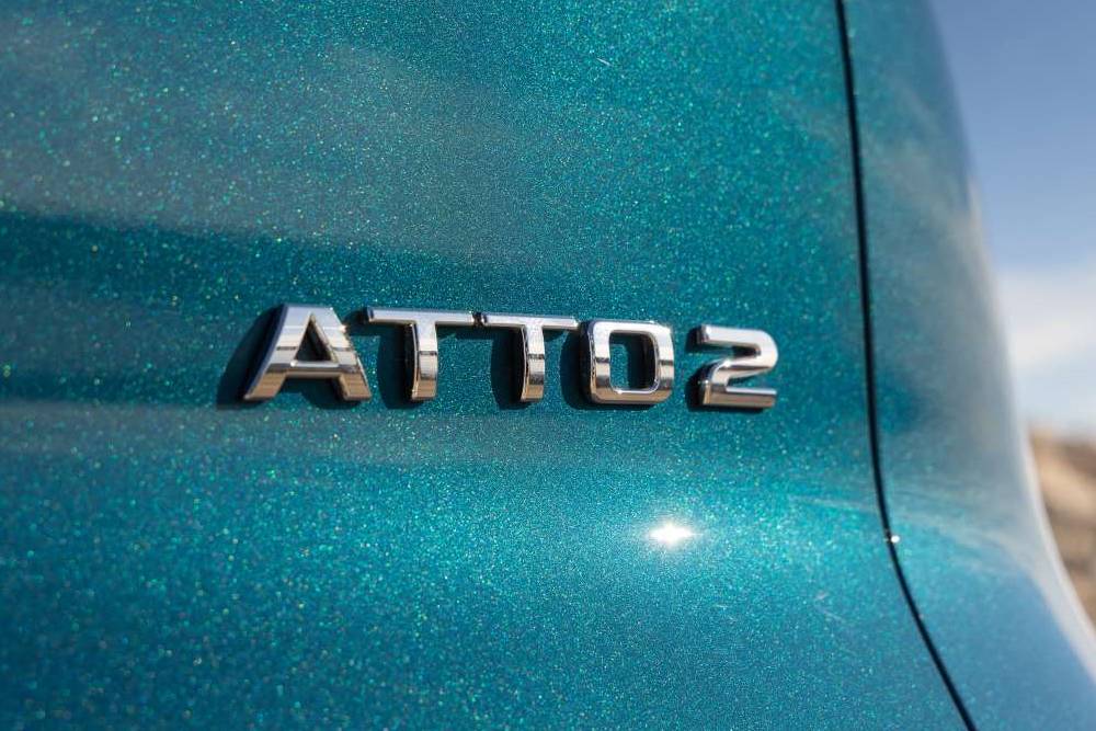 https://cdn.autogreeknews.gr/wp-content/uploads/2025/11/New-BYD-Atto-2-DM-i-3.jpg