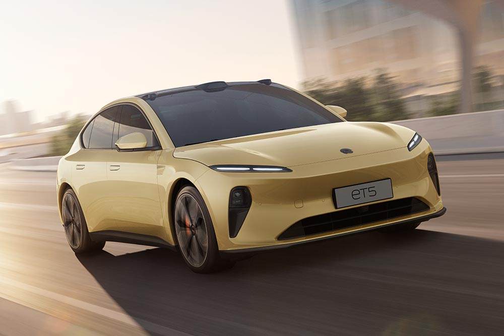 https://cdn.autogreeknews.gr/wp-content/uploads/2025/11/Nio-ET5-1.jpg