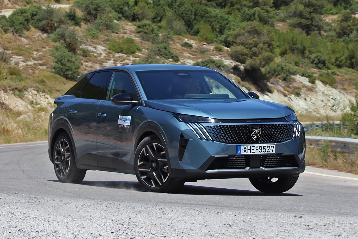 https://cdn.autogreeknews.gr/wp-content/uploads/2025/11/Peugeot-3008-strofi.jpg
