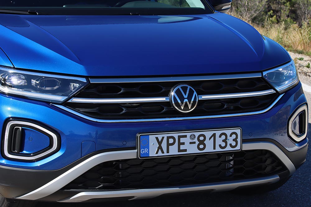 https://cdn.autogreeknews.gr/wp-content/uploads/2025/11/VW-T-Roc-1.5-TSI-Dream-4.jpg
