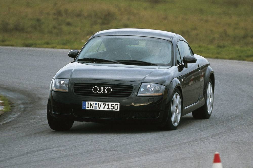 Μαύρη καλλονή Audi TT Quattro από το 1999