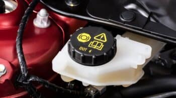 Πώς τσεκάρουμε μόνοι μας τα υγρά φρένων;