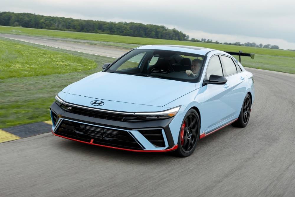 https://cdn.autogreeknews.gr/wp-content/uploads/2025/11/hyundai-elantra-n-tcr-edition-1.jpg