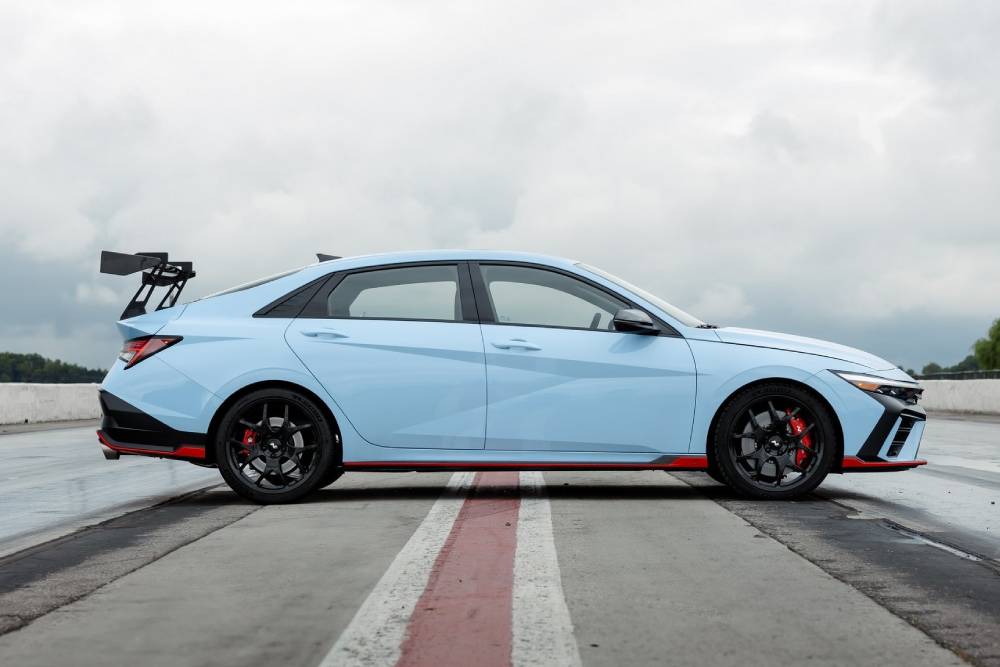 https://cdn.autogreeknews.gr/wp-content/uploads/2025/11/hyundai-elantra-n-tcr-edition-7.jpg