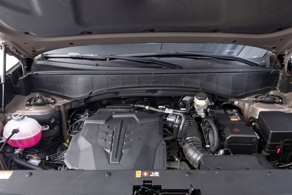 https://cdn.autogreeknews.gr/wp-content/uploads/2025/11/hyundai-palisade-engine-bay.jpg