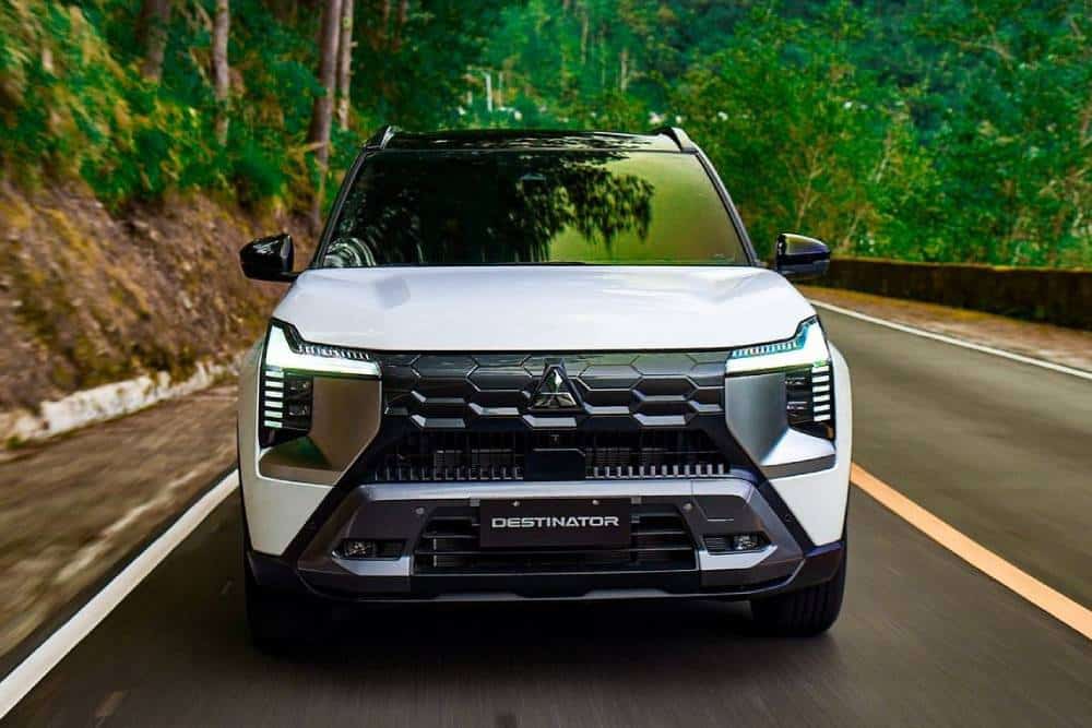 https://cdn.autogreeknews.gr/wp-content/uploads/2025/11/mitsubishi-destinator-02.jpg