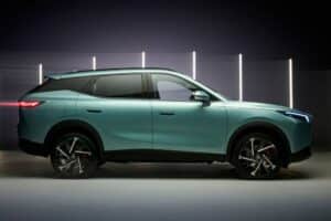 Νέο μεσαίο SUV Omoda 7 βενζίνη και plug-in υβριδικό