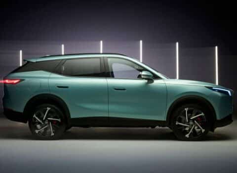 Νέο μεσαίο SUV Omoda 7 βενζίνη και plug-in υβριδικό