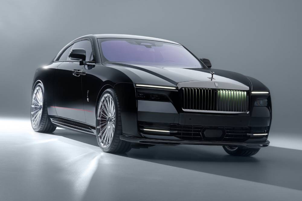 https://cdn.autogreeknews.gr/wp-content/uploads/2025/11/novitec-makes-the-rolls-royce-spectre-black-badge-.jpg