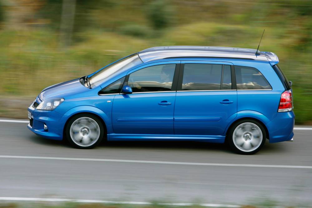 https://cdn.autogreeknews.gr/wp-content/uploads/2025/11/opel_zafira_opc_72.jpg