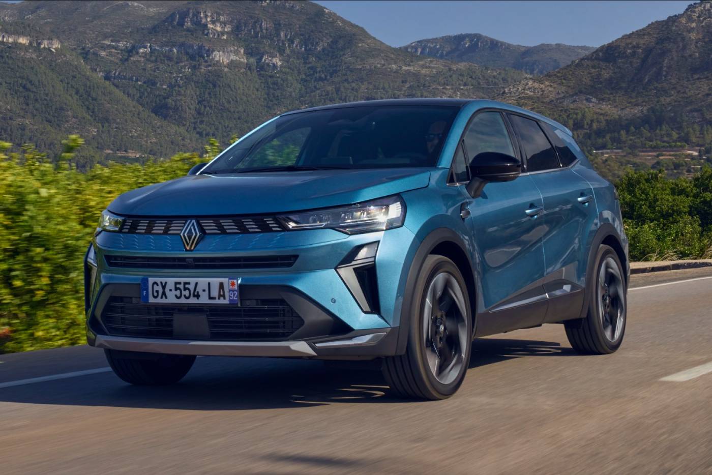 https://cdn.autogreeknews.gr/wp-content/uploads/2025/11/renault-symbioz-review.jpg