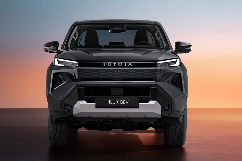 https://cdn.autogreeknews.gr/wp-content/uploads/2025/11/toyota-hilux-2025-12.jpg