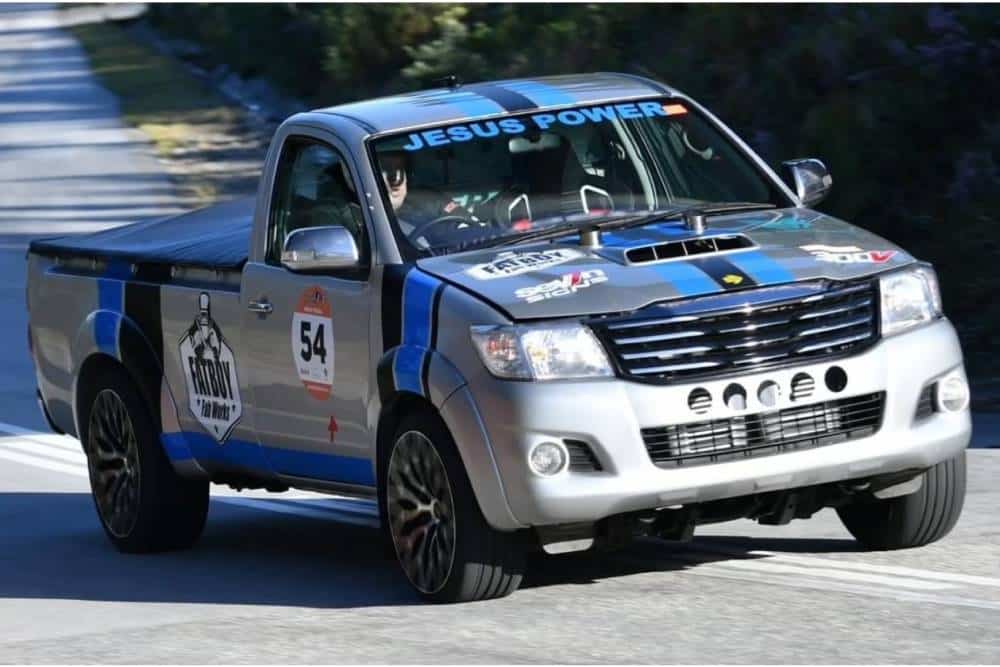 https://cdn.autogreeknews.gr/wp-content/uploads/2025/11/toyota-hilux-v12-02.jpg