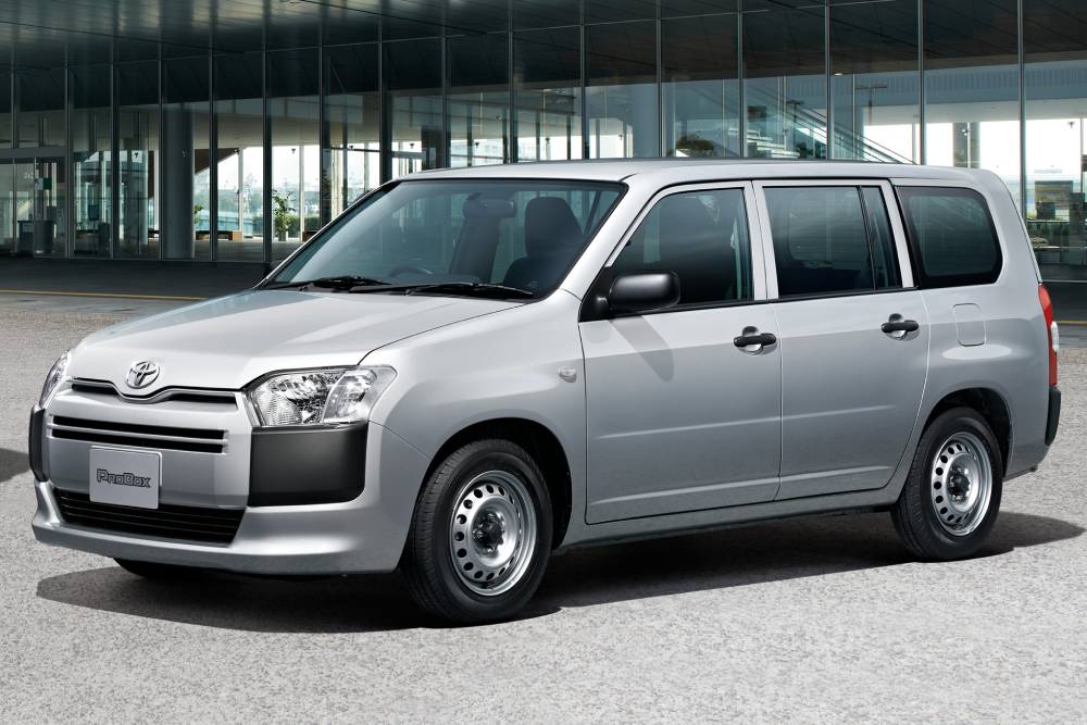 https://cdn.autogreeknews.gr/wp-content/uploads/2025/11/toyota_probox_van_5.jpg