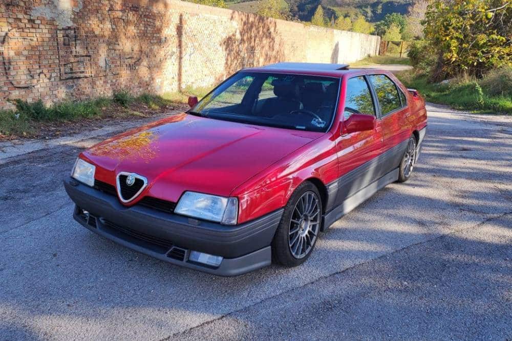https://cdn.autogreeknews.gr/wp-content/uploads/2025/12/1993-alfa-romeo-164-68b6d7795c247.jpg