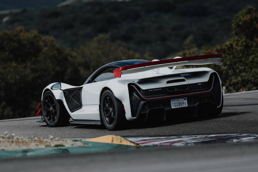 https://cdn.autogreeknews.gr/wp-content/uploads/2025/12/2025-czinger-21c-laguna-seca-record-2025-4-1.jpg