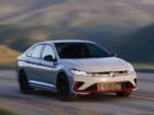 Νέο VW Jetta GLI αποθεώνει το χειροκίνητο με 230+ άλογα