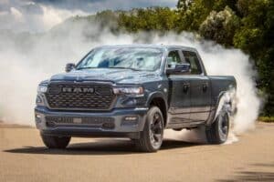 Δεν προλαβαίνει να πουλάει V8 αυτοκίνητα η Ram