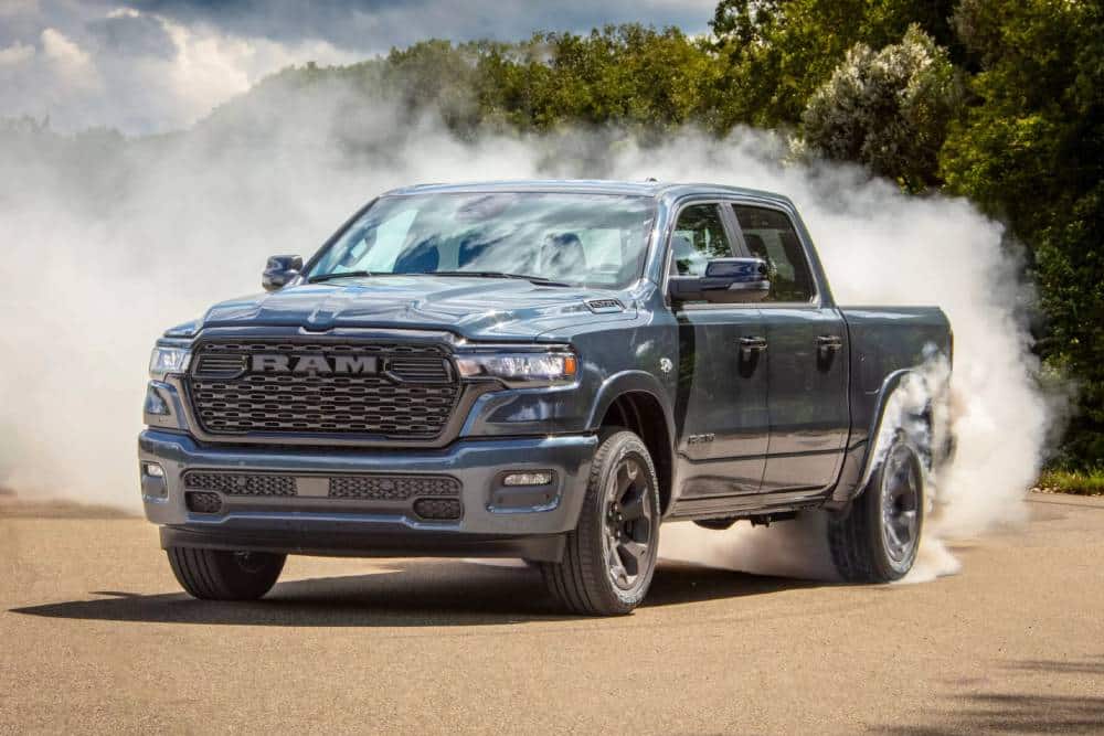 Δεν προλαβαίνει να πουλάει V8 αυτοκίνητα η Ram