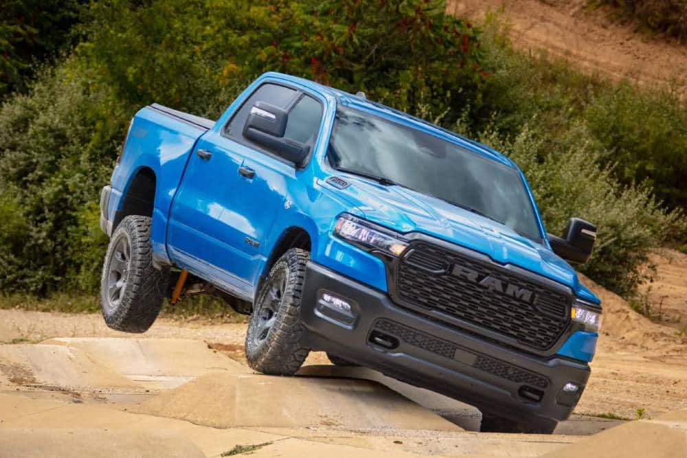 https://cdn.autogreeknews.gr/wp-content/uploads/2025/12/2026-Ram-1500-Hemi-V8-1218-31-2048x1366-1.jpg