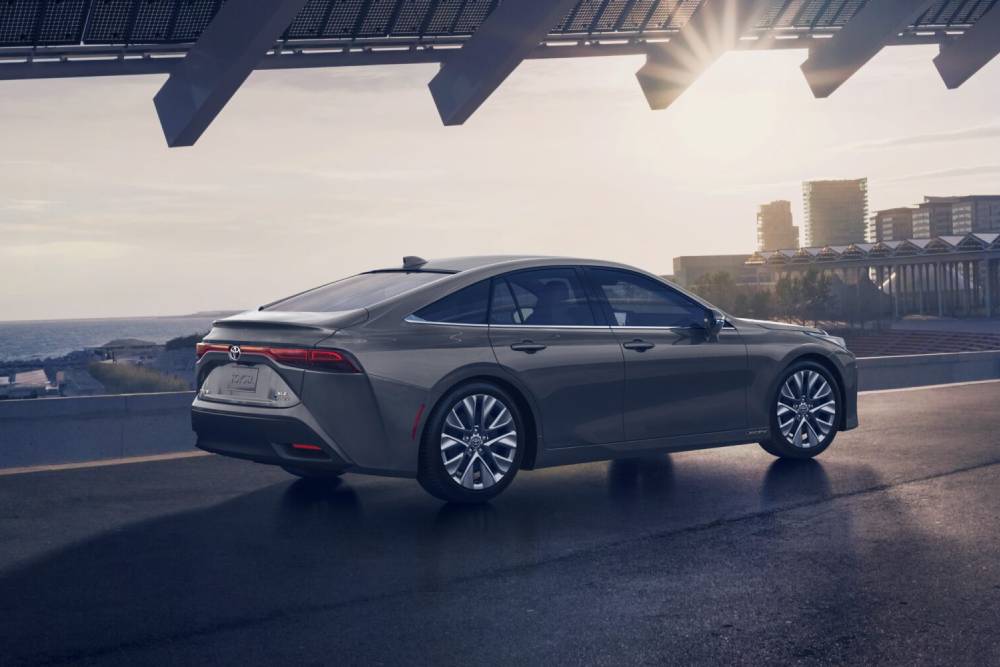 https://cdn.autogreeknews.gr/wp-content/uploads/2025/12/2026-toyota-mirai-10.jpg